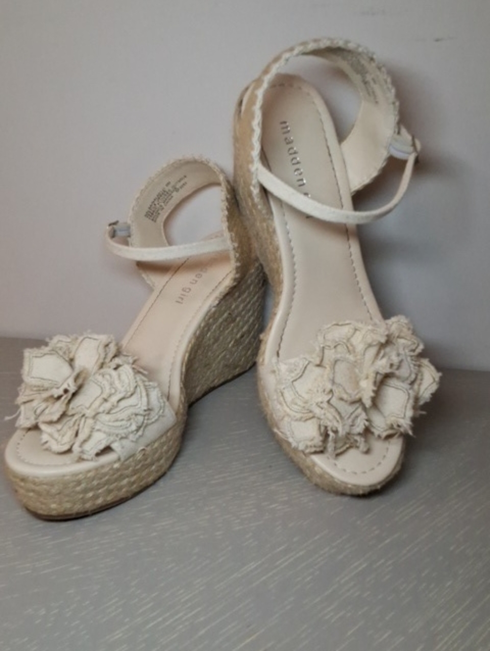 Madden Girl Beige Wedge Sandals Size 9M Floral Applique Espadrille Ankle Strap
